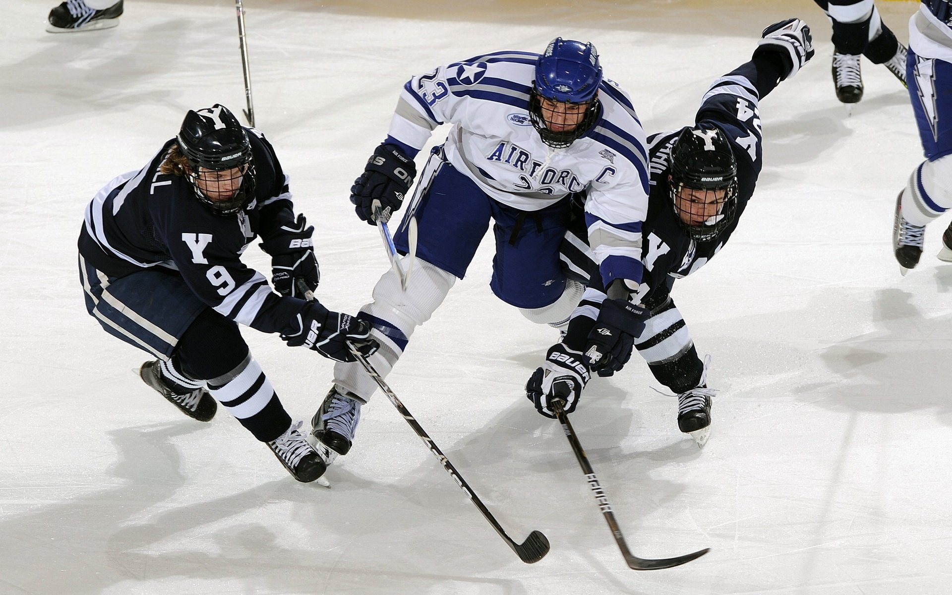 _火山脚下的探险跑：自然风光中的极限运动_，火山探险之旅