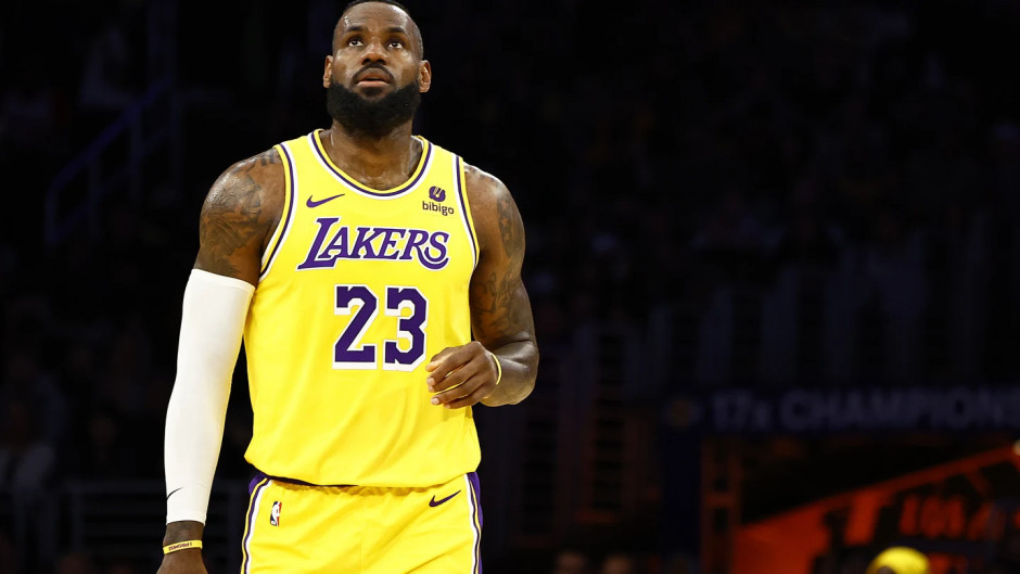 NBA今日战报:詹姆斯关键三分绝杀的简单介绍 NBA今日战报:詹姆斯关键三分绝杀的简单介绍