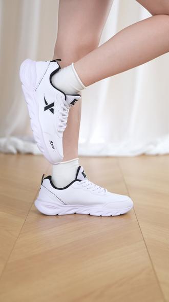 包含智能运动装备展：能纠正动作的AI跑鞋面世的词条