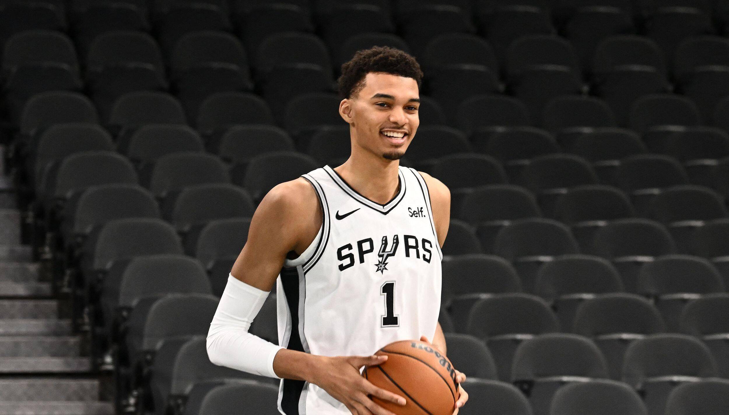 文班亚马首秀惊艳，马刺未来可期的简单介绍