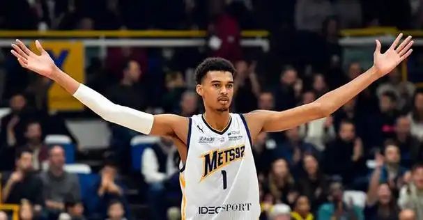 九游体育入口-文班亚马法语采访引争议，马刺紧急公关