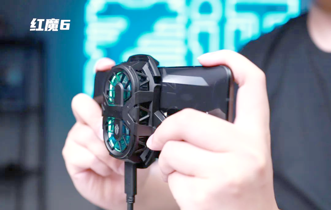 包含电竞手机横评：黑鲨、红魔、ROG谁更强？的词条