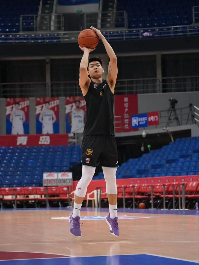 九游体育在线-包含2024-25赛季十大高光瞬间的词条