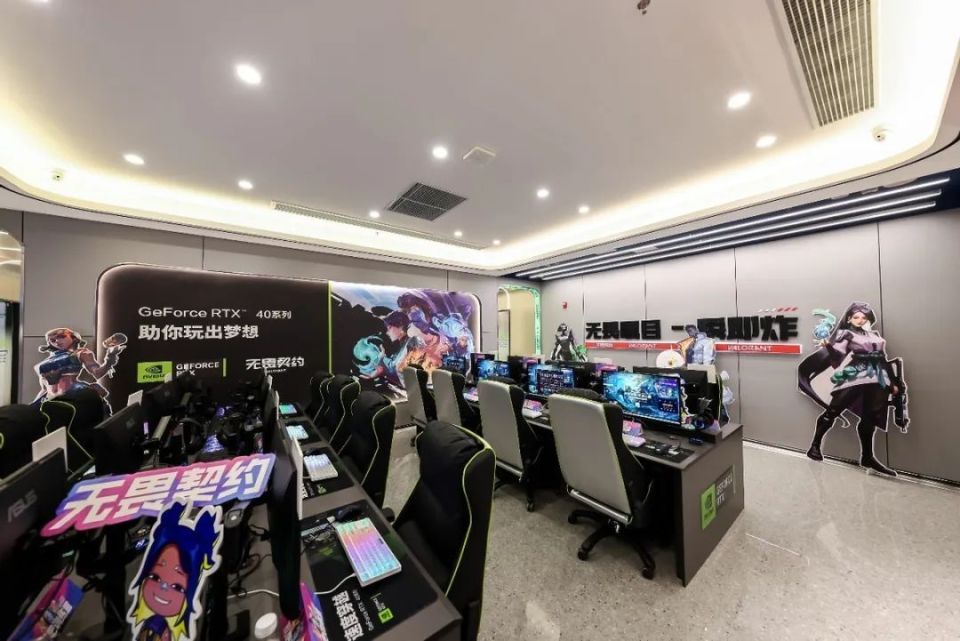 九游体育app-电竞主题餐厅探店：边吃边看比赛是什么体验？