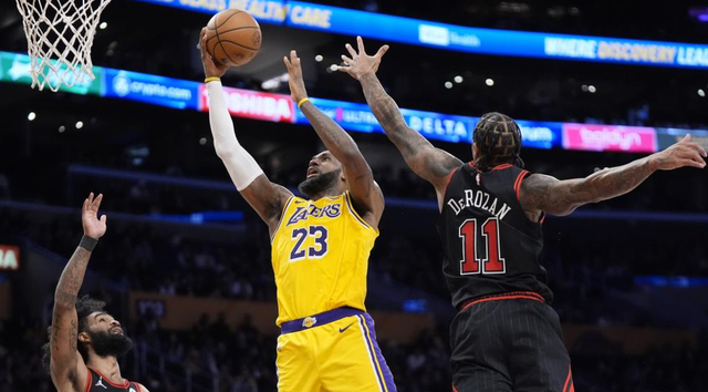 九游体育官网-德罗赞关键跳投助公牛险胜的简单介绍